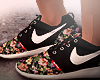 ` Supreme x Nike Roche F