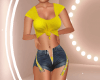 Outfit yellow