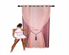 cortina sobre paño rosa
