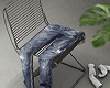 金 Clothes On Chair