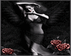 ange noir avec des roses