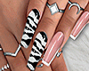 ♛ Zevra Nails.