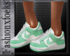 Green Nikes Low Fem