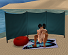 beso pareja playa