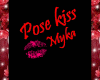 Pose kiss (cintia)