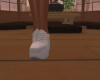 (K) White sports shoes