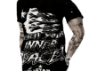 camisa preta com tatto