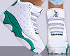 K:white &green shoes F