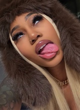 Queenie960856