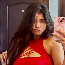 Aayushi21