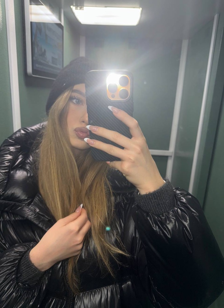 Nina377741