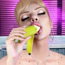 Guest_RoxanneHot